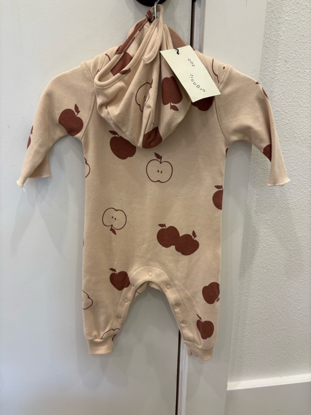 Organic zoo cinnamon apple one piece and hat new